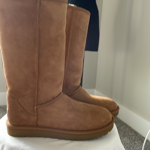 Ugg classic tall boot - Picture 4 of 6